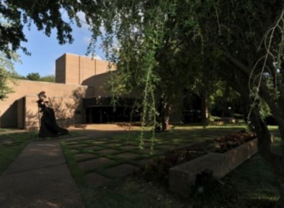 Theatre Memphis exterior. Photo by Andrea Zucker. Photo 4