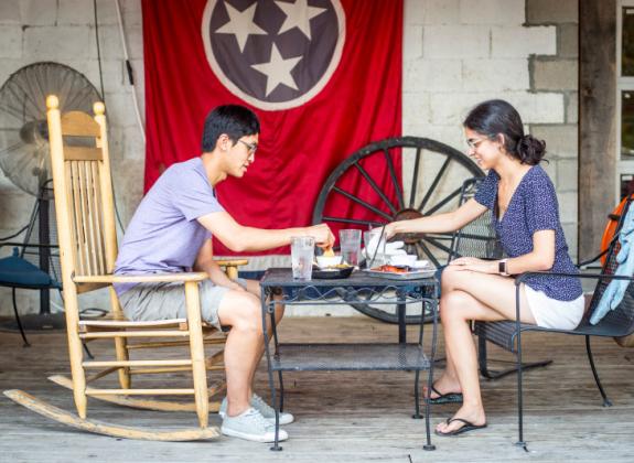 Outdoor dining at Loflin Yard Photo 2