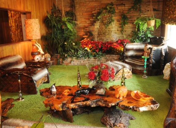 Christmas Jungle Room - Graceland Photo 4