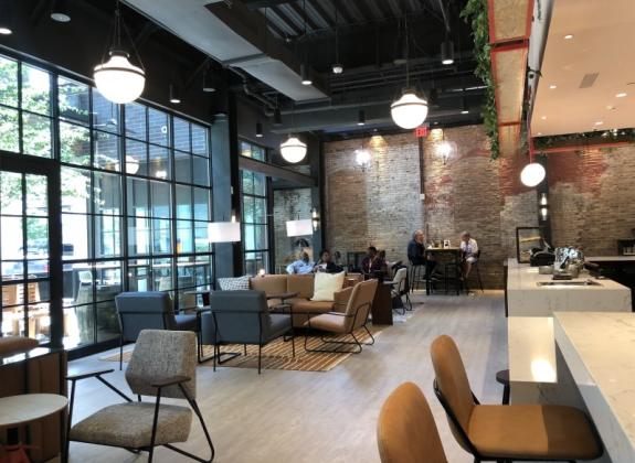 Hyatt Caption Lobby / Holly Whitfield Photo