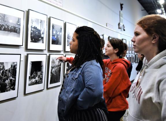 Group of students looking at photos Photo 6