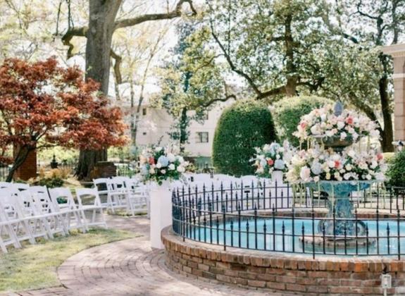 Wedding Courtyard - James Lee House Photo 6