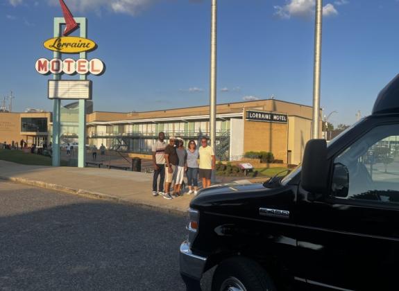 901Best Bites Tour - Sleek Shuttle Service Photo