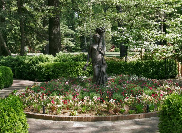 Set amid 17 acres of formal and informal gardens, Dixon features Impressionist and post-Impressionist paintings, the Stout Collection of 18th century porcelain, and changing exhibits. Photo 3