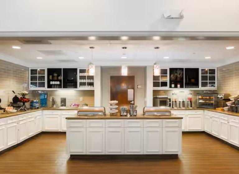 Homewood Suites Breakfast Area - Hilton Photo 3