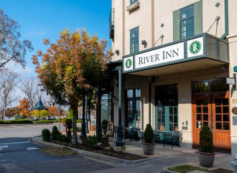 River Inn Exterior Photo 4