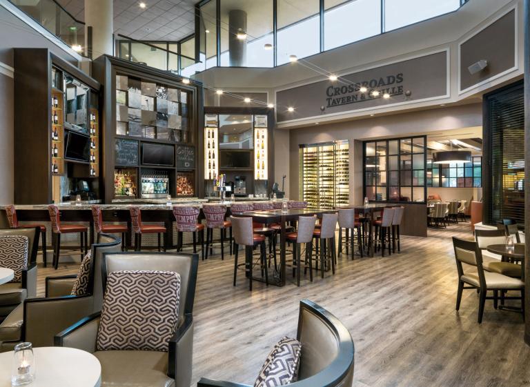 Sheraton Memphis Downtown Hotel - Crossroads Tavern & Grille - Michael Weber Photo 6