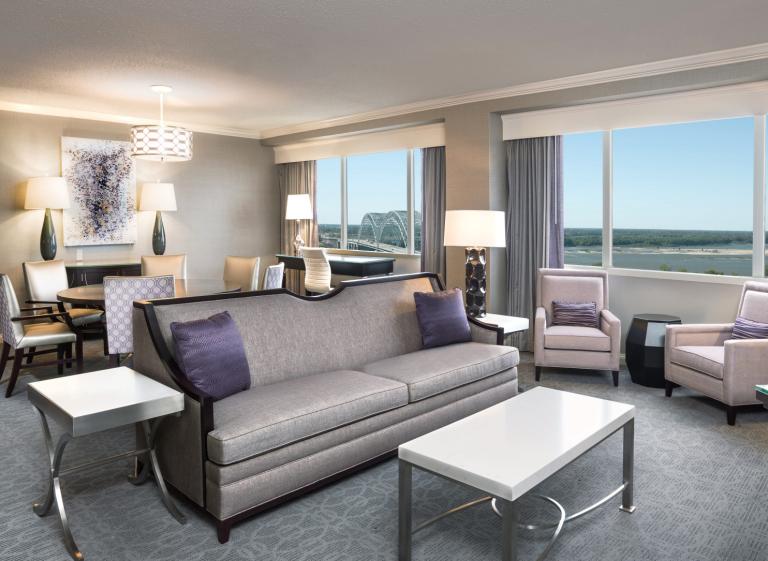 Sheraton Memphis Downtown Hotel - Suite Living Room - Michael Weber Photo 3
