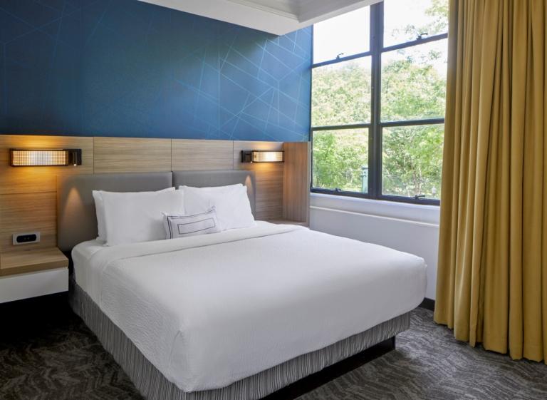 Springhill King Suite - Springhill Suites Memphis Downtown Photo 2