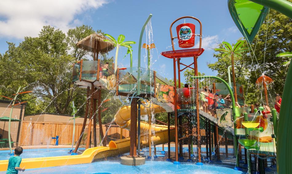 Kids playing at the Splash Park at the Memphis Zoo.