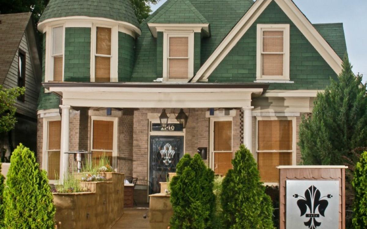 Restaurant Iris. Photo Credit: Justin Fox Burks