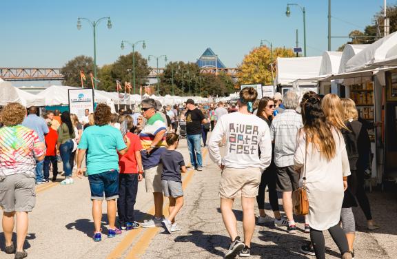 Festivalgoers walking through RiverArtsFest in downtown Memphis