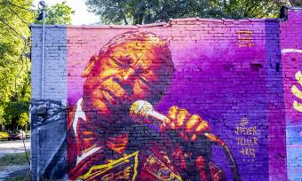 mural of bb king singing