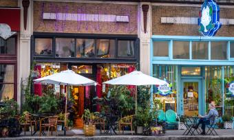 exterior seating at JUICED restaurant