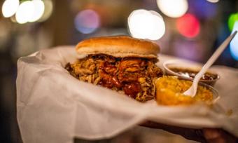 Pulled pork sandwich - Rendezvous Restaurant in Memphis
