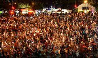 Elvis Week Candlelight Vigil. Photo Credit: EPE